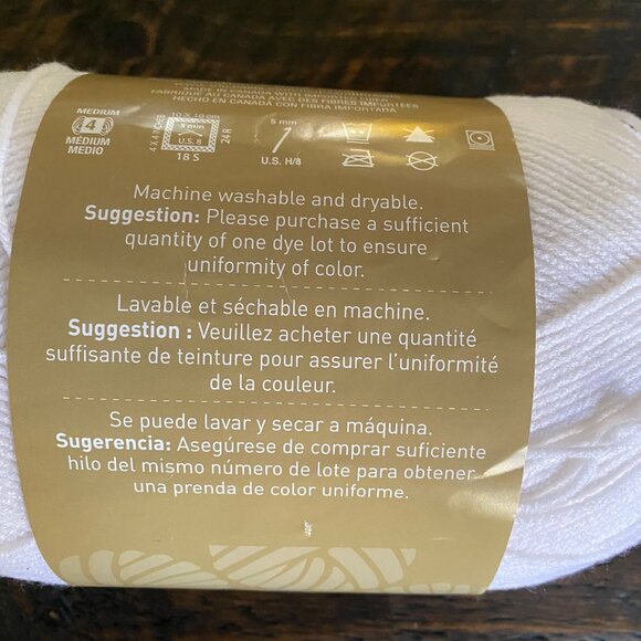 Loops & Threads Impeccable Big white yarn 858 yards, 14 oz, 100% acrylic #4 med - Picture 3 of 7